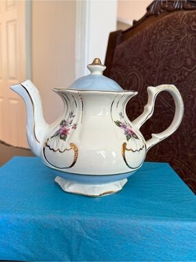 Vintage Price & Kensington Porcelain Tea Pot Purple Pansies Gold Gilt #3626 Blue